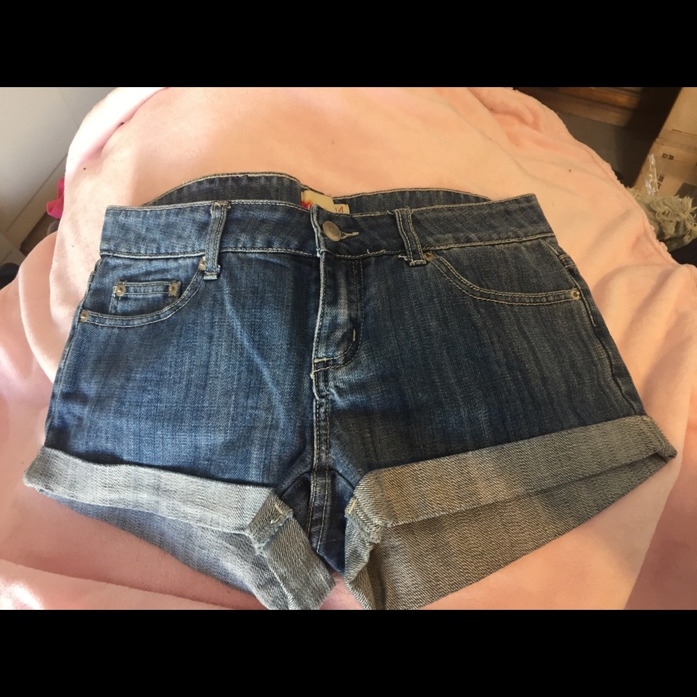 Shorts - Picture 3 of 4
